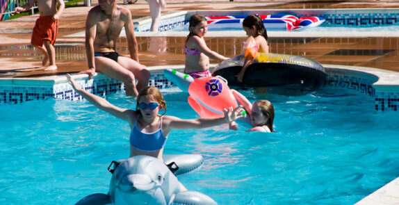 Langstone Cliff Hotel swimming pool children
